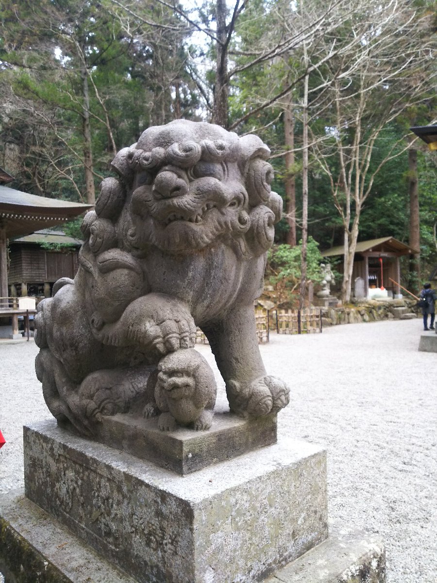 クリックで拡大表示<寳登山神社/吽形狛犬>