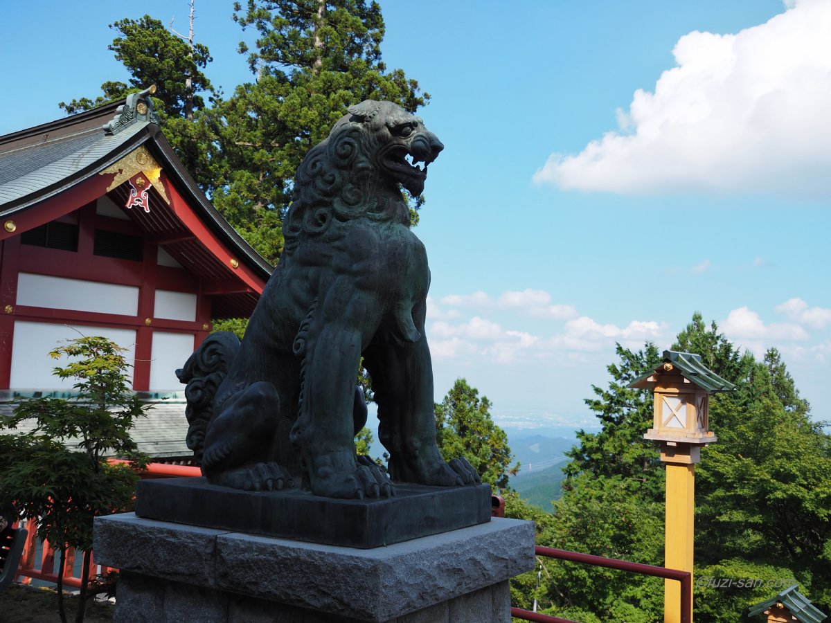 クリックで拡大表示<武蔵御嶽神社/阿形狛犬>