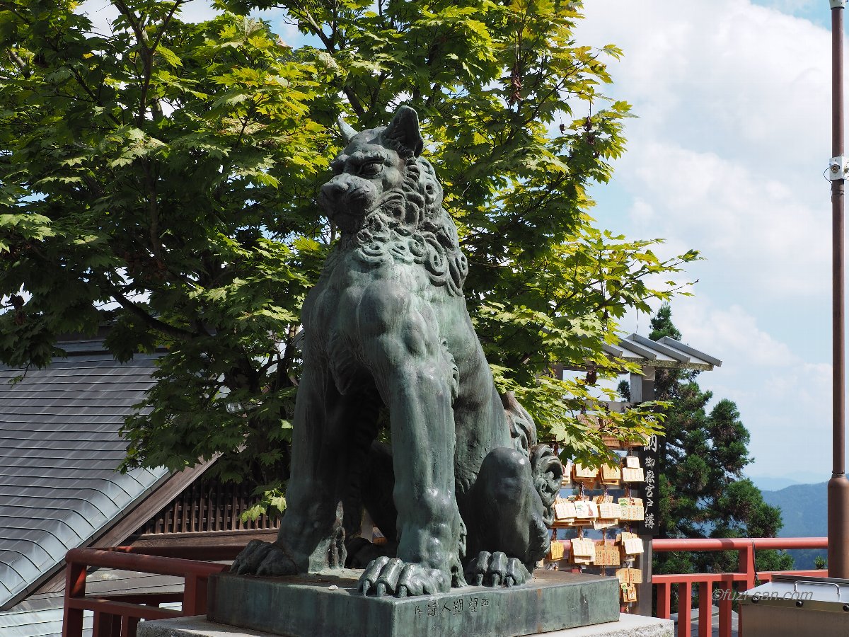 クリックで拡大表示<武蔵御嶽神社/吽形狛犬>