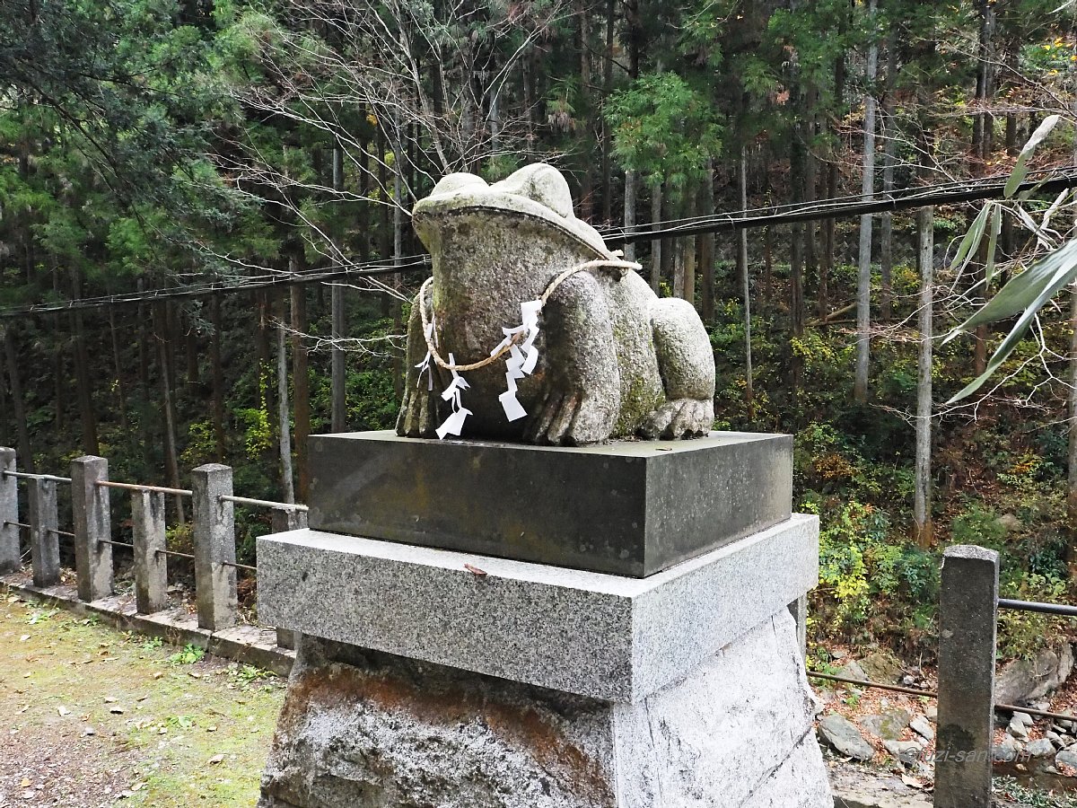 クリックで拡大表示<姥宮(とめみや)神社/狛蛙>