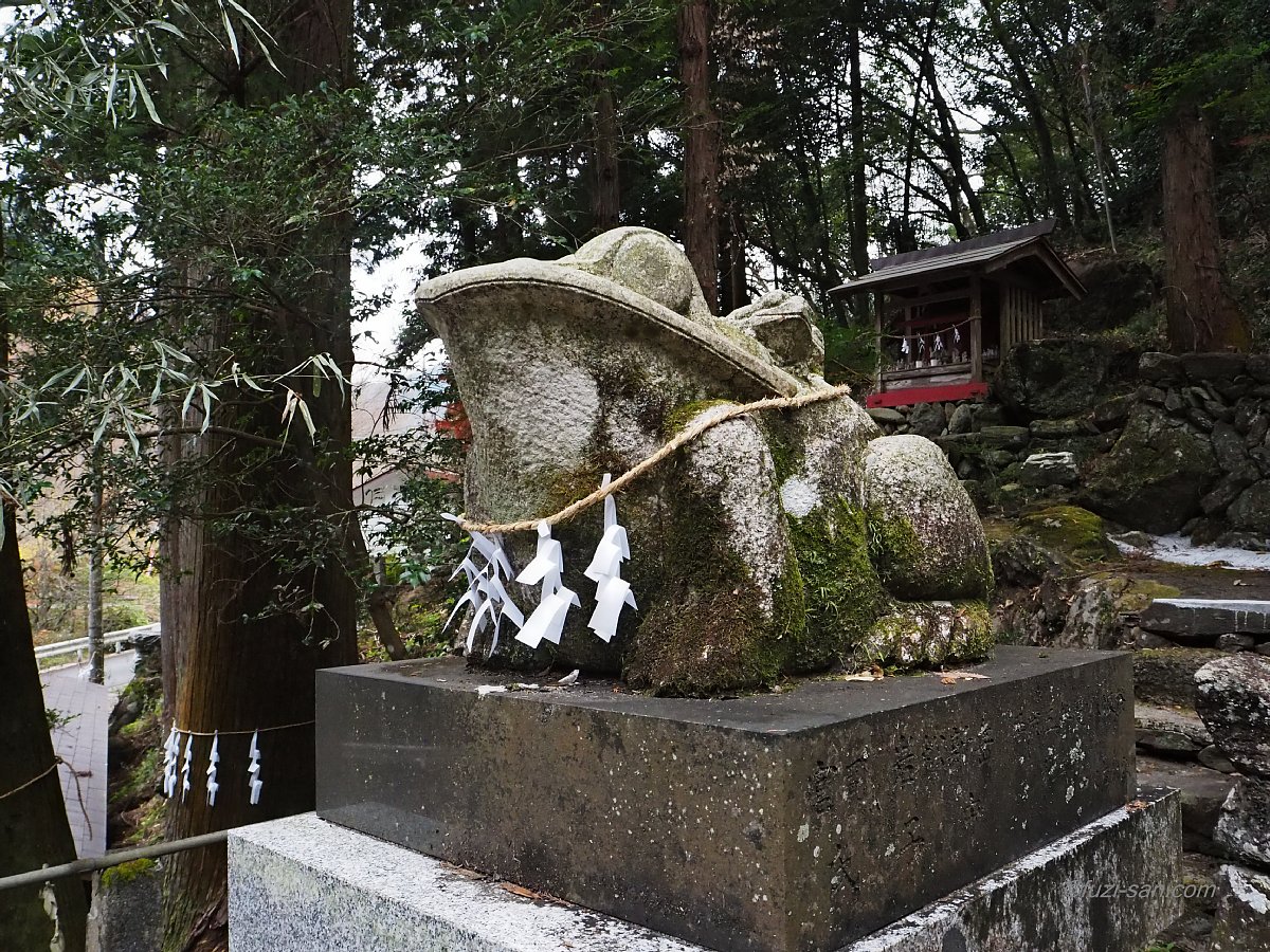 クリックで拡大表示<姥宮(とめみや)神社/狛蛙>