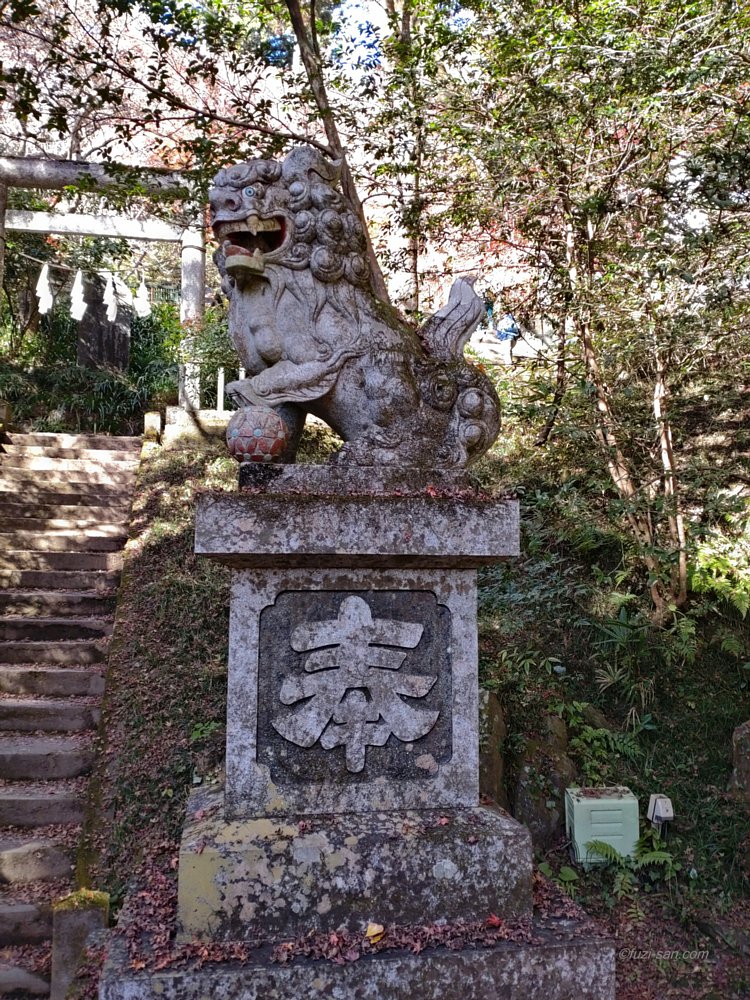 クリックで拡大表示<秩父御嶽神社/阿形狛犬>