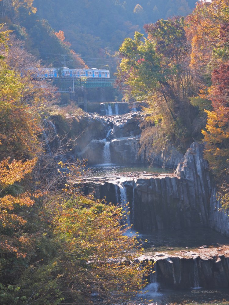 クリックで拡大表示<田原の滝/都留市>
